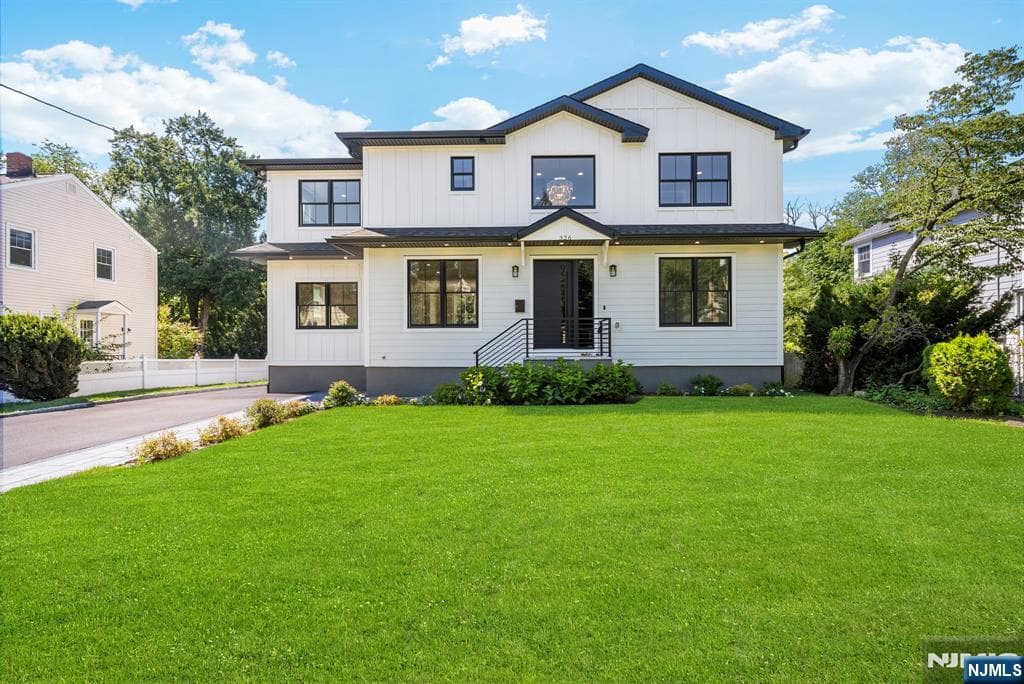 326 Northern Pkwy, Ridgewood