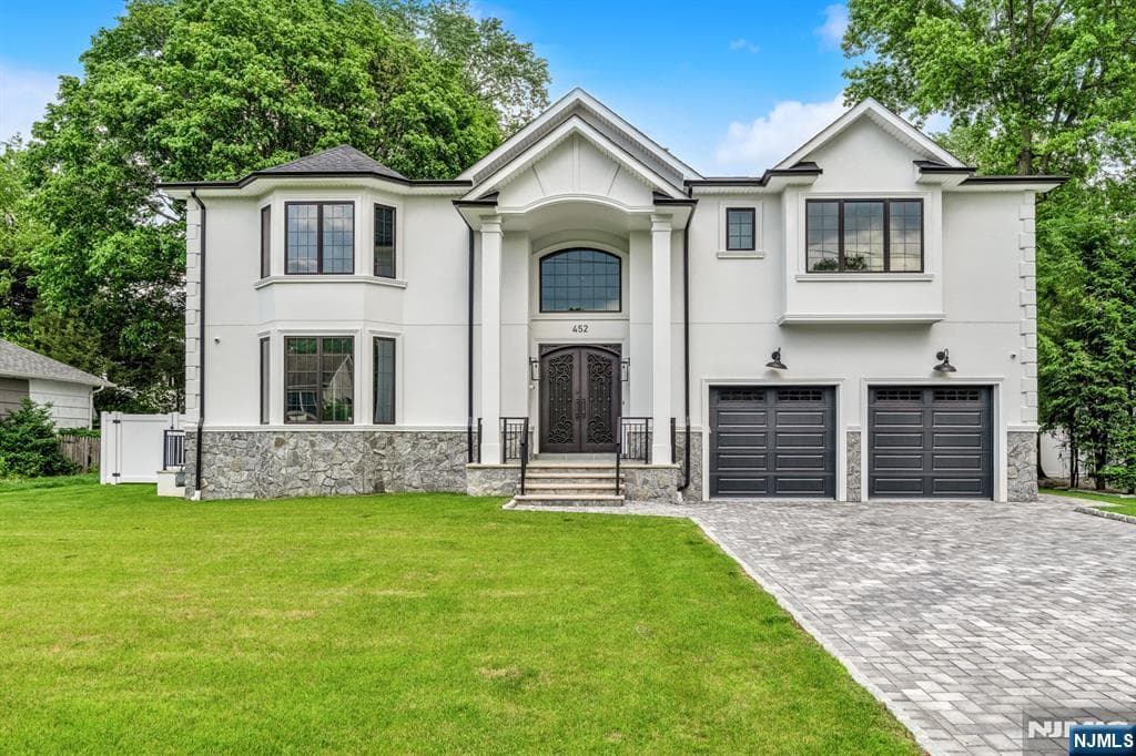 452 Oregon St, Paramus